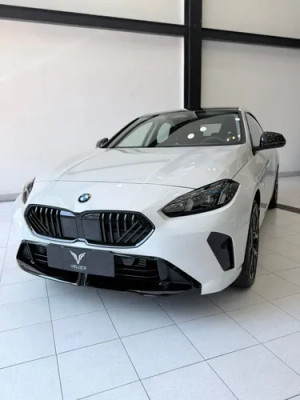 شیشه جلو BMW 225i 2025